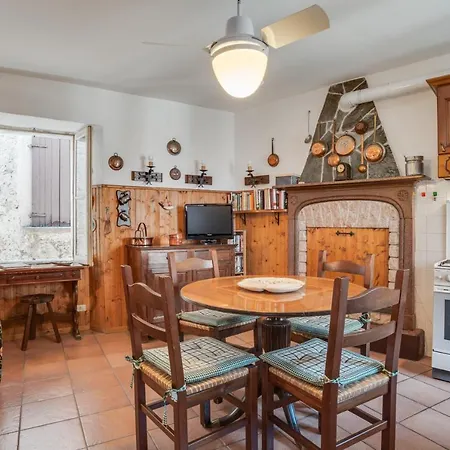 Central Apt- Como Lake!